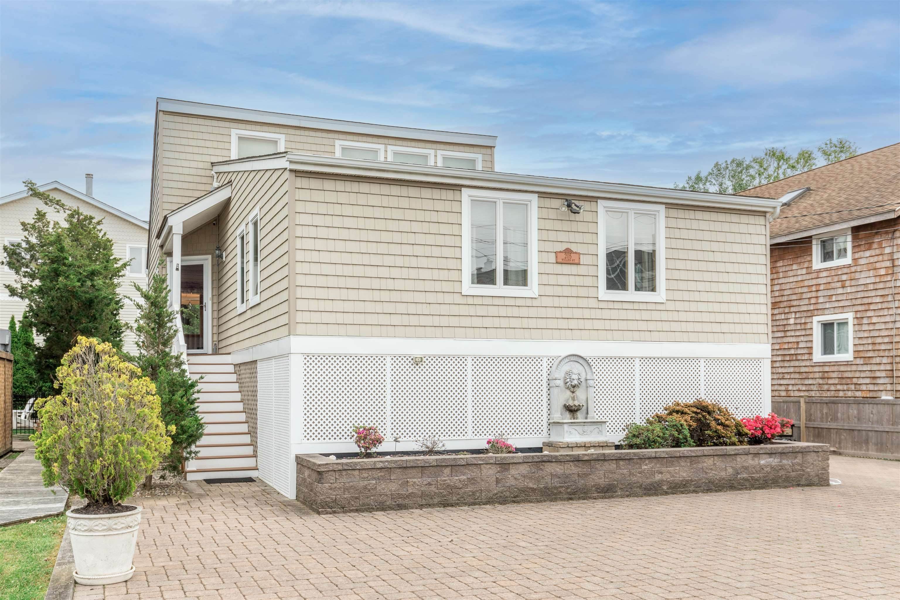 Single Family Homes для того Продажа на 205 Whilldin Avenue Cape May Point, Нью-Джерси 08212 Соединенные Штаты