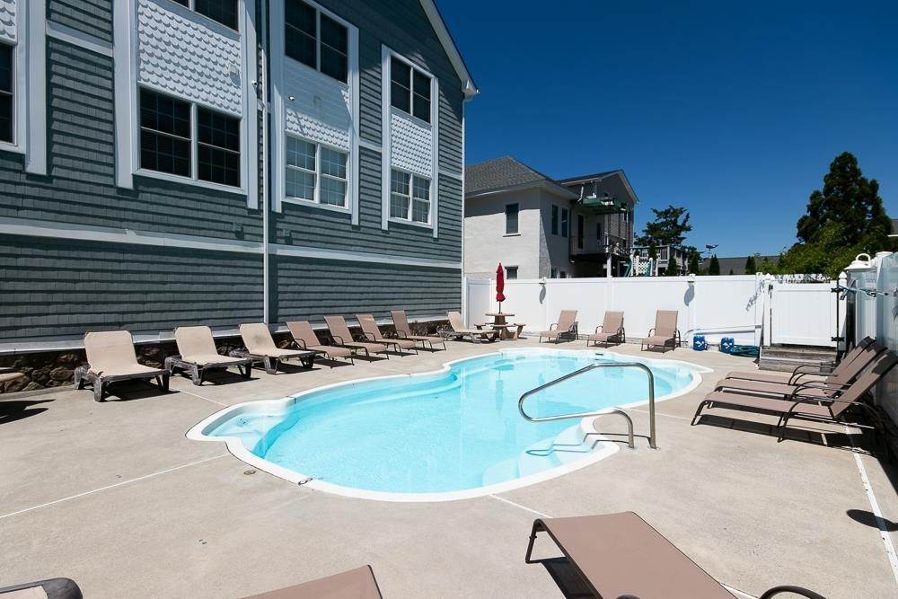 9. Condominiums for Sale at 5214 Atlantic Avenue Wildwood, New Jersey 08260 United States