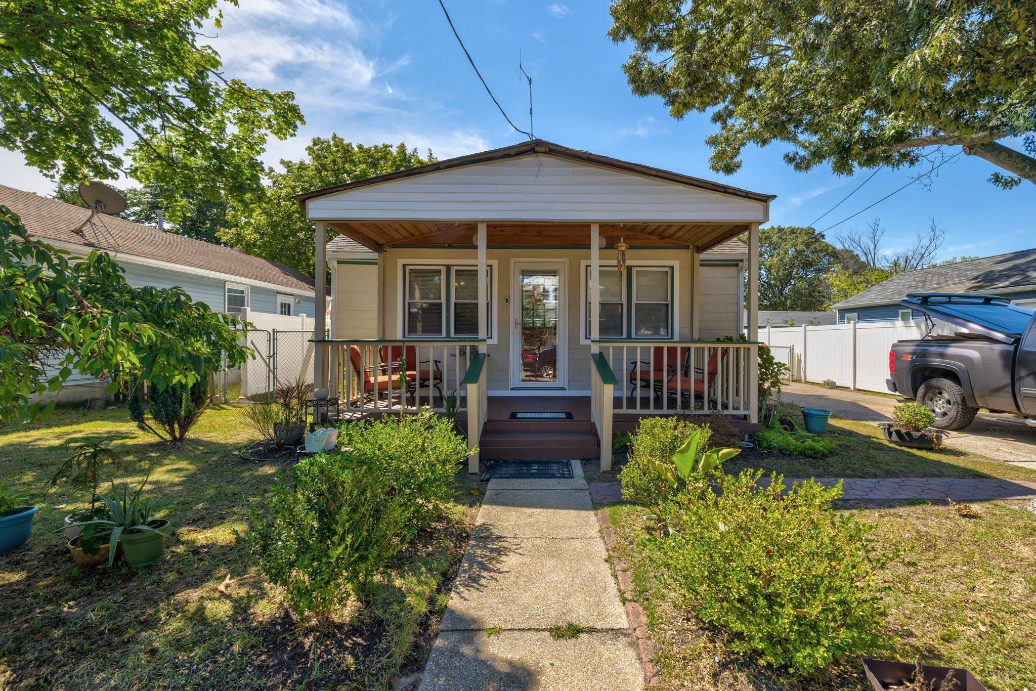Single Family Homes для того Продажа на 146 Cloverdale Avenue Villas, Нью-Джерси 08251 Соединенные Штаты