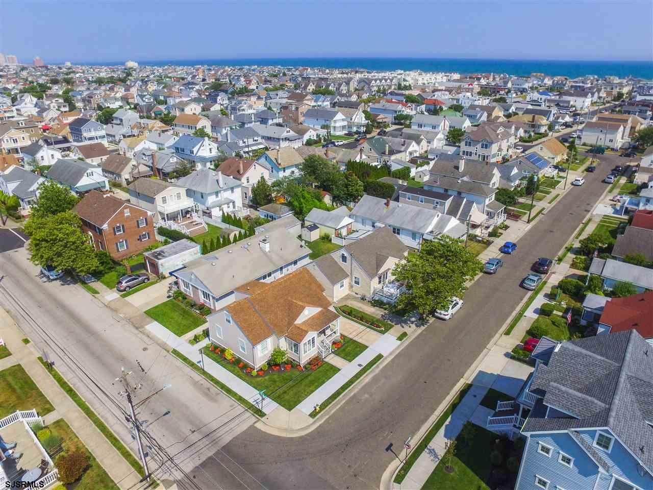 25. Single Family Homes at 33 N Frontenac Margate City Margate, New Jersey 08402 United States