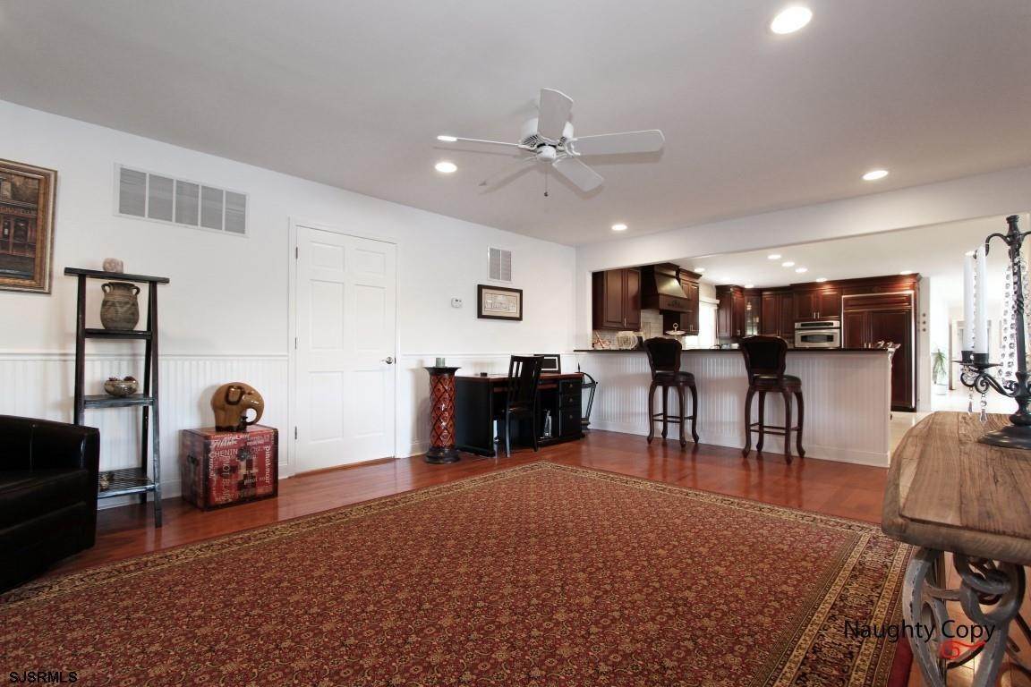 13. Single Family Homes for Sale at 4 Princeton Lane Linwood, New Jersey 08221 United States