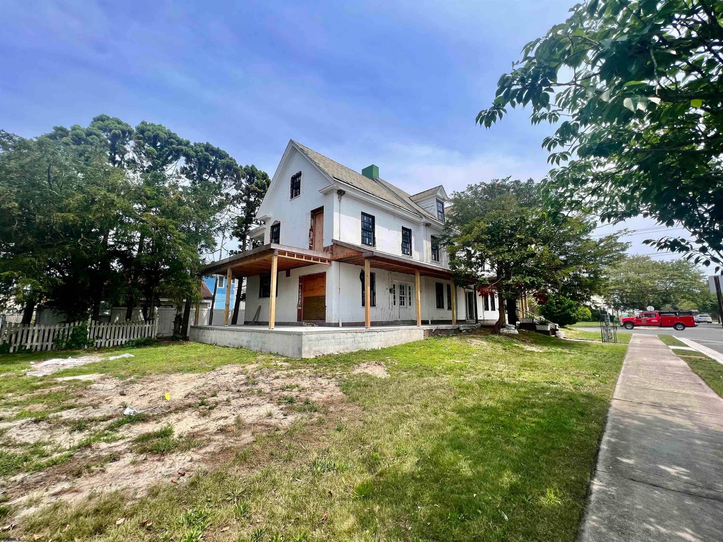 3. Single Family Homes for Sale at 1 N Cornwall Avenue Ventnor, New Jersey 08406 United States