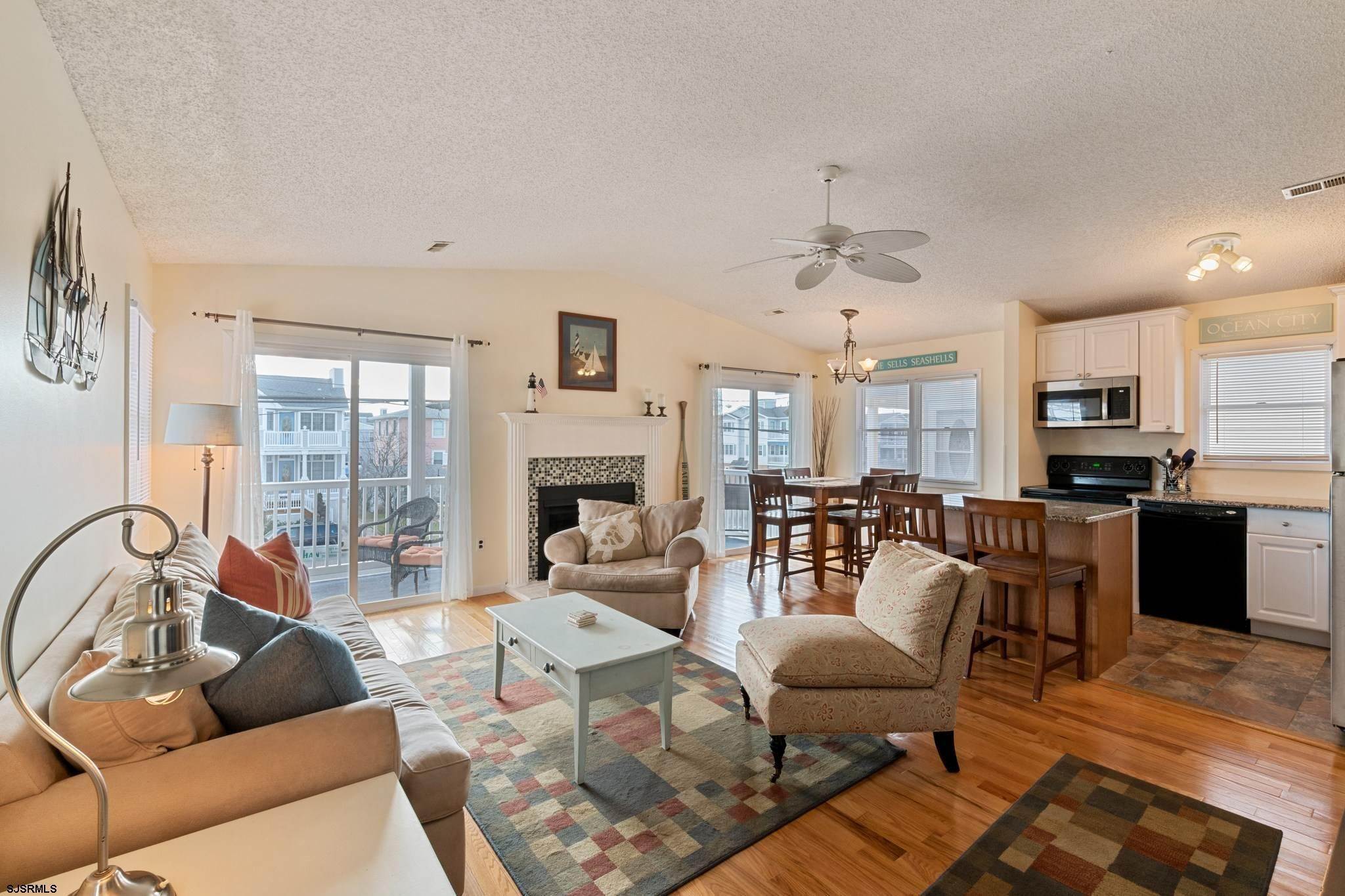 4. Condominiums for Sale at 3054 West Avenue Avenue Ocean City, New Jersey 08226 United States