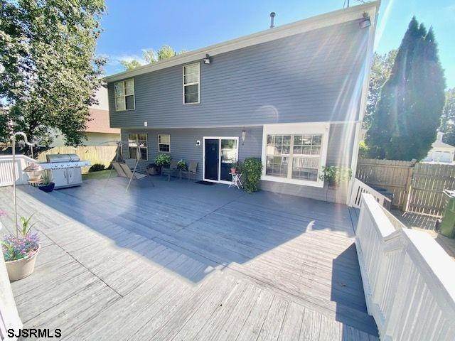 19. Single Family Homes for Sale at 307 Gravel Bend Road Egg Harbor Township, New Jersey 08234 United States