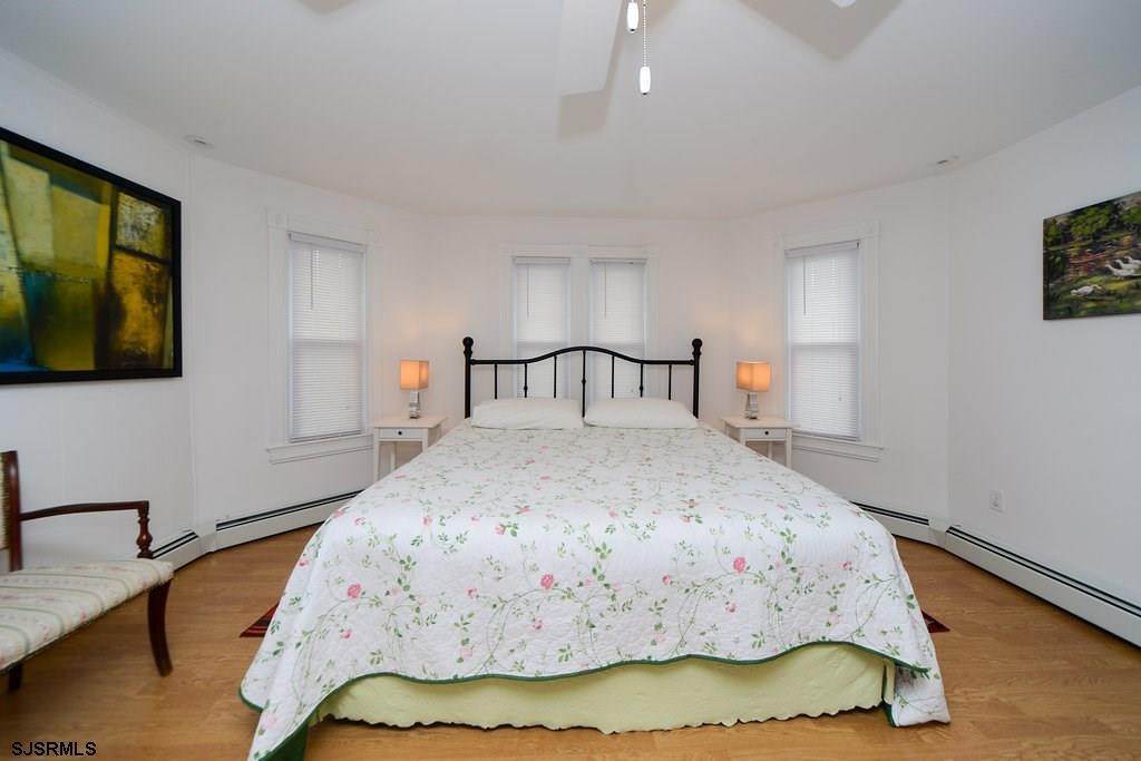 20. Single Family Homes for Sale at 419 Ocean Avenue Ocean City, New Jersey 08226 United States