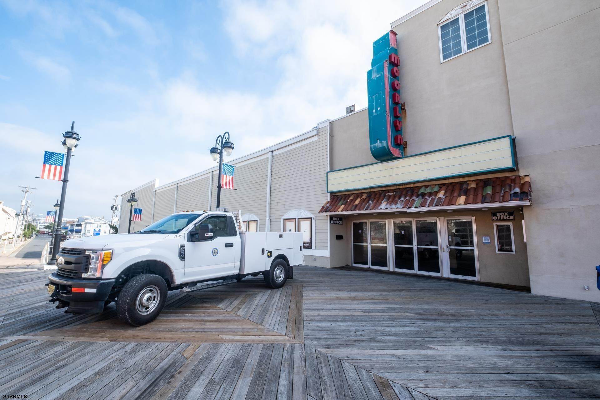 6. Commercial for Sale at 816 Boardwalk Ocean City, New Jersey 08226 United States