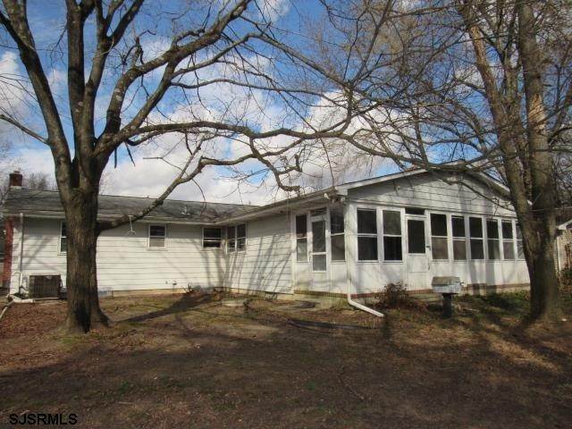 19. Single Family Homes for Sale at 2523 Newcombtown Road Millville, New Jersey 08332 United States