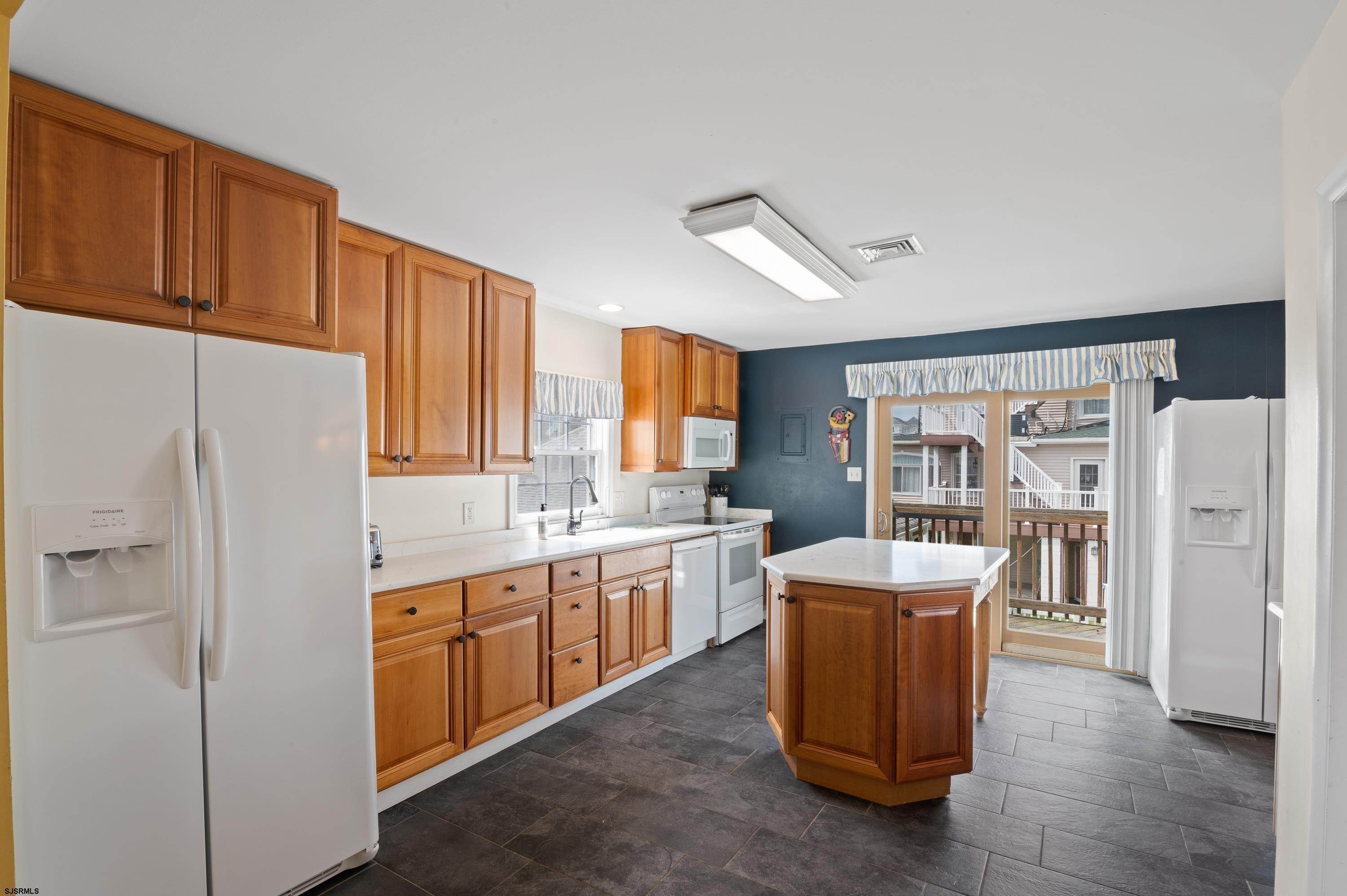 13. Multi-Family Homes for Sale at 224 E 20th Street North Wildwood, New Jersey 08260 United States