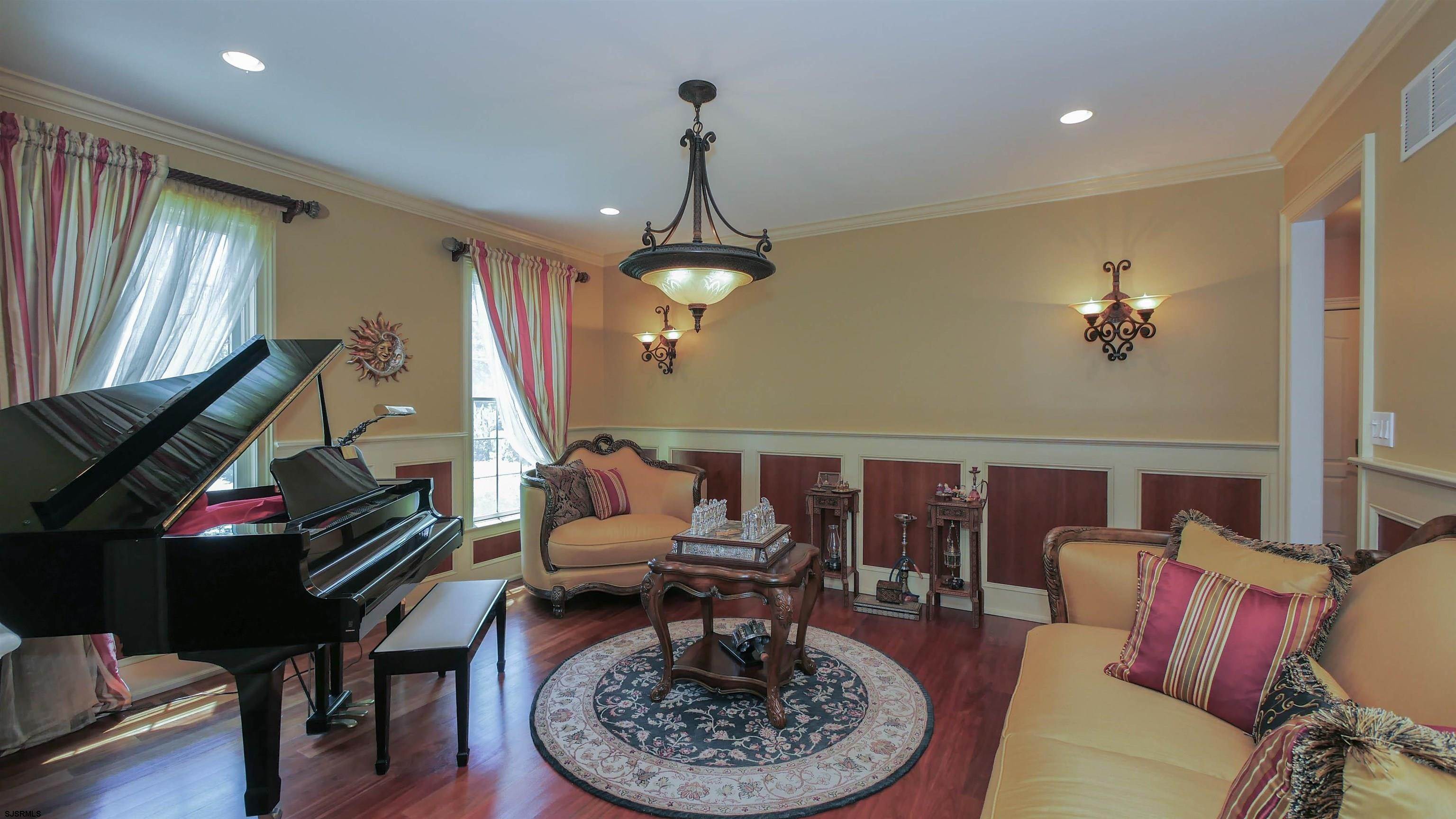13. Single Family Homes for Sale at 1101 WOODLYNNE BLVD Linwood, New Jersey 08221 United States