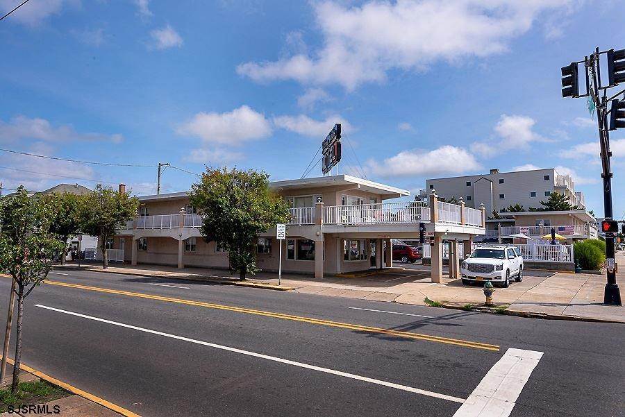 18. Condominiums for Sale at 840 Ocean Avenue Ocean City, New Jersey 08226 United States
