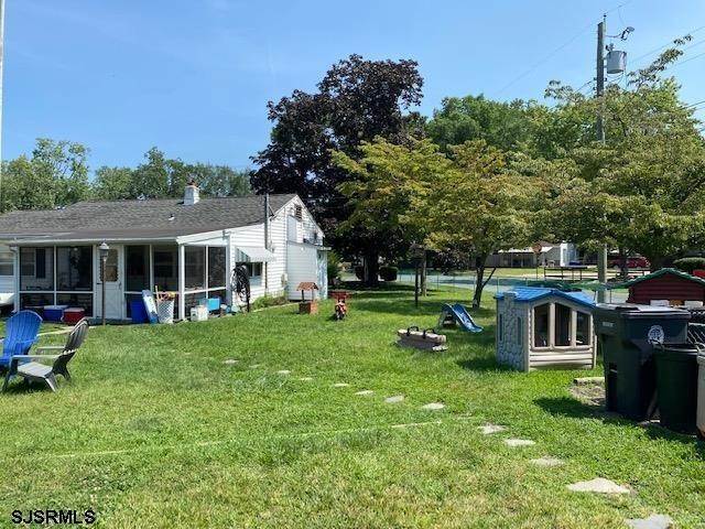 17. Single Family Homes for Sale at 6301 Roberts Avenue Mays Landing, New Jersey 08330 United States