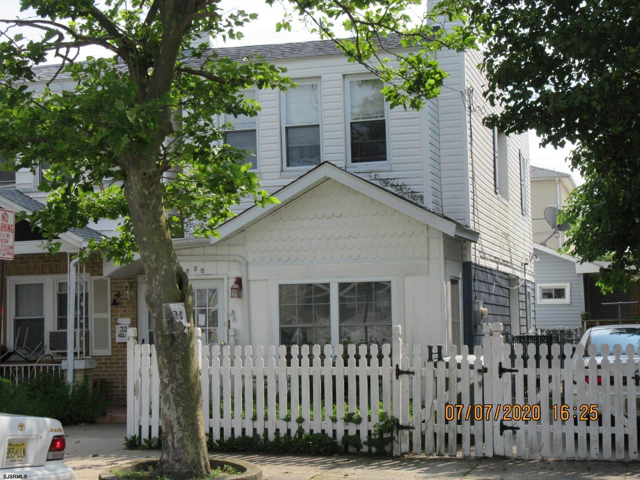 Single Family Homes pour l Vente à 636 N Trenton Avenue Atlantic City, New Jersey 08225 États-Unis