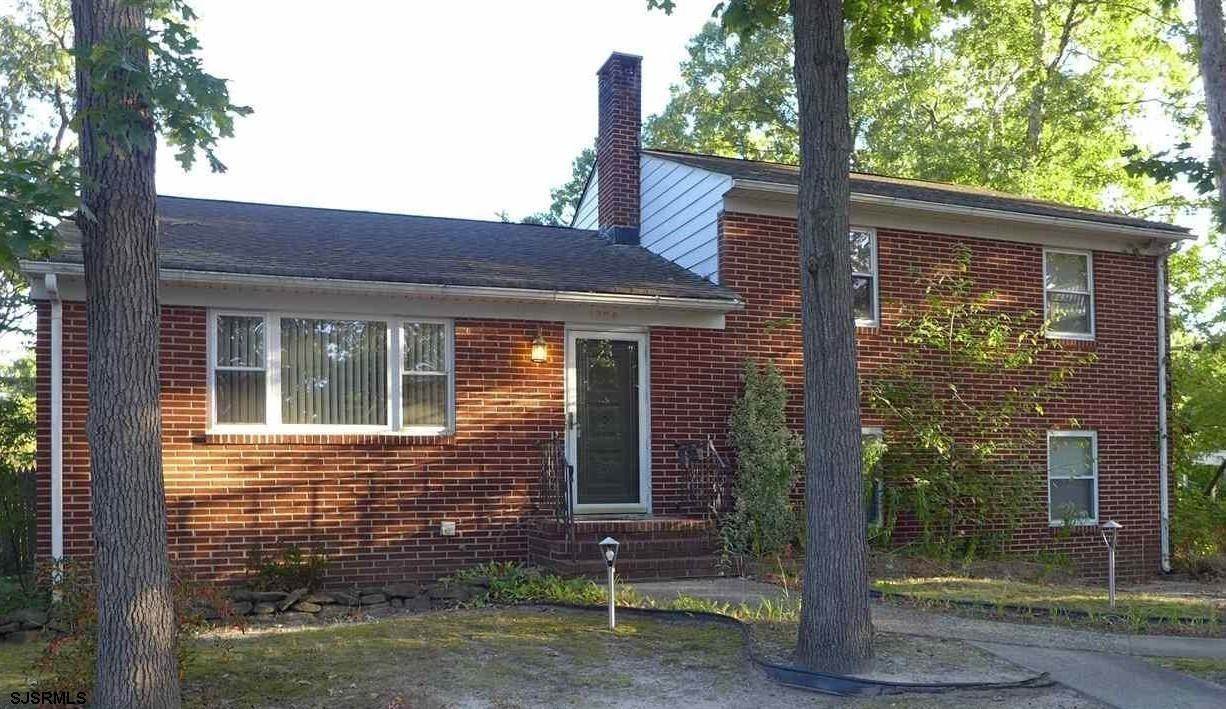 Single Family Homes для того Продажа на 1204 E Pine Street Millville, Нью-Джерси 08332 Соединенные Штаты