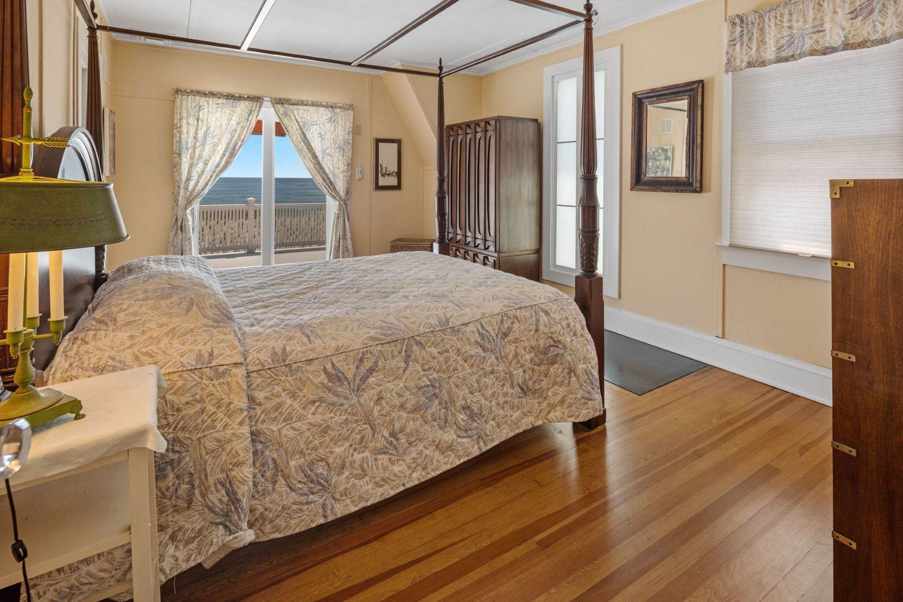 22. Single Family Homes for Sale at 'The Copper House' Classic Beach Home with Modern Touches 409 East Avenue Bay Head, New Jersey 08724 United States