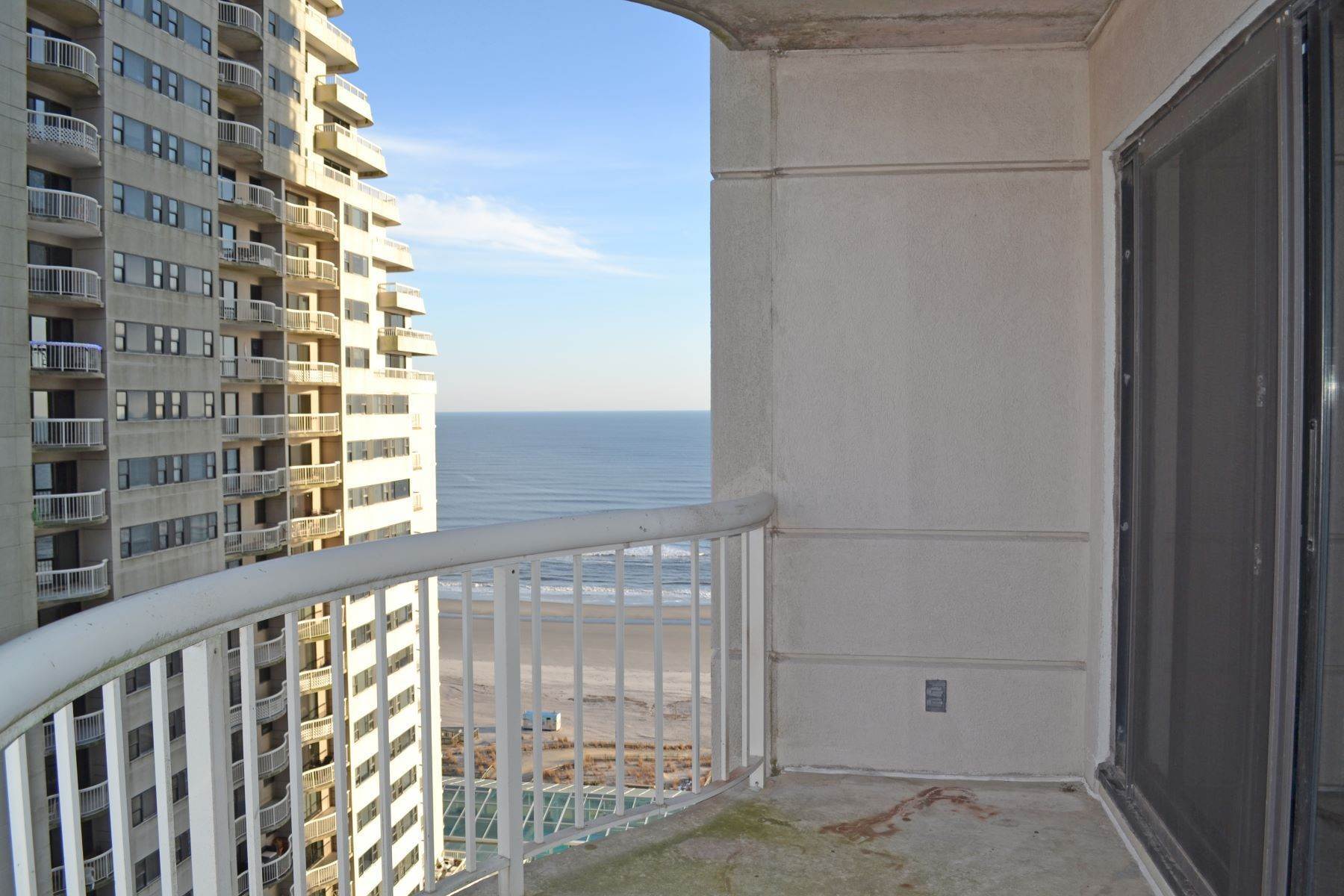 16. Condominiums for Sale at 3101 Boardwalk 2010 - 2 3101 Boardwalk, 2010 - 2 Atlantic City, New Jersey 08401 United States