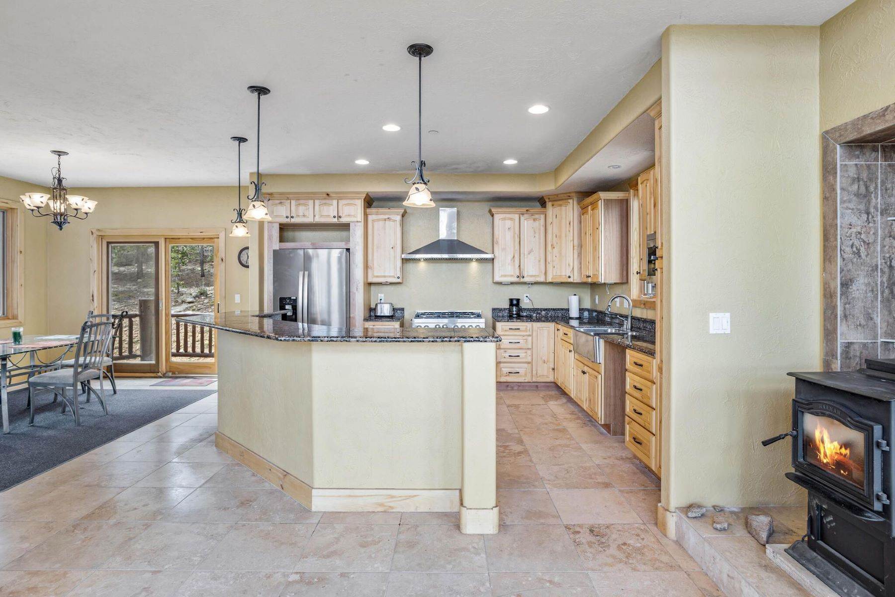 13. Single Family Homes для того Продажа на Tranquil Colorado Mountain Living at its Finest 11561 Shimley Road Golden, Колорадо 80403 Соединенные Штаты