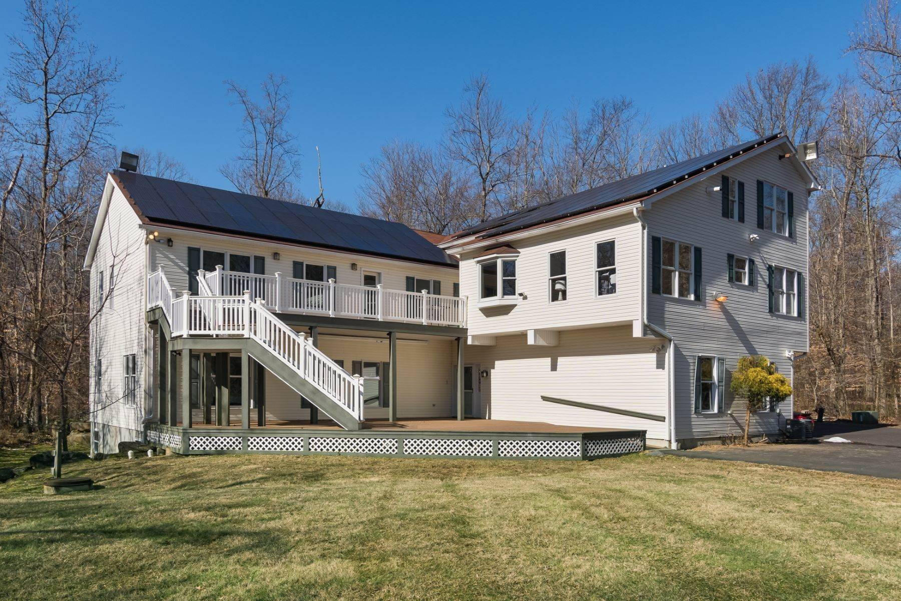 Single Family Homes для того Продажа на Ideal for Multi-Generational Or Blended Households 4383 Route 27 Princeton, Нью-Джерси 08540 Соединенные Штаты