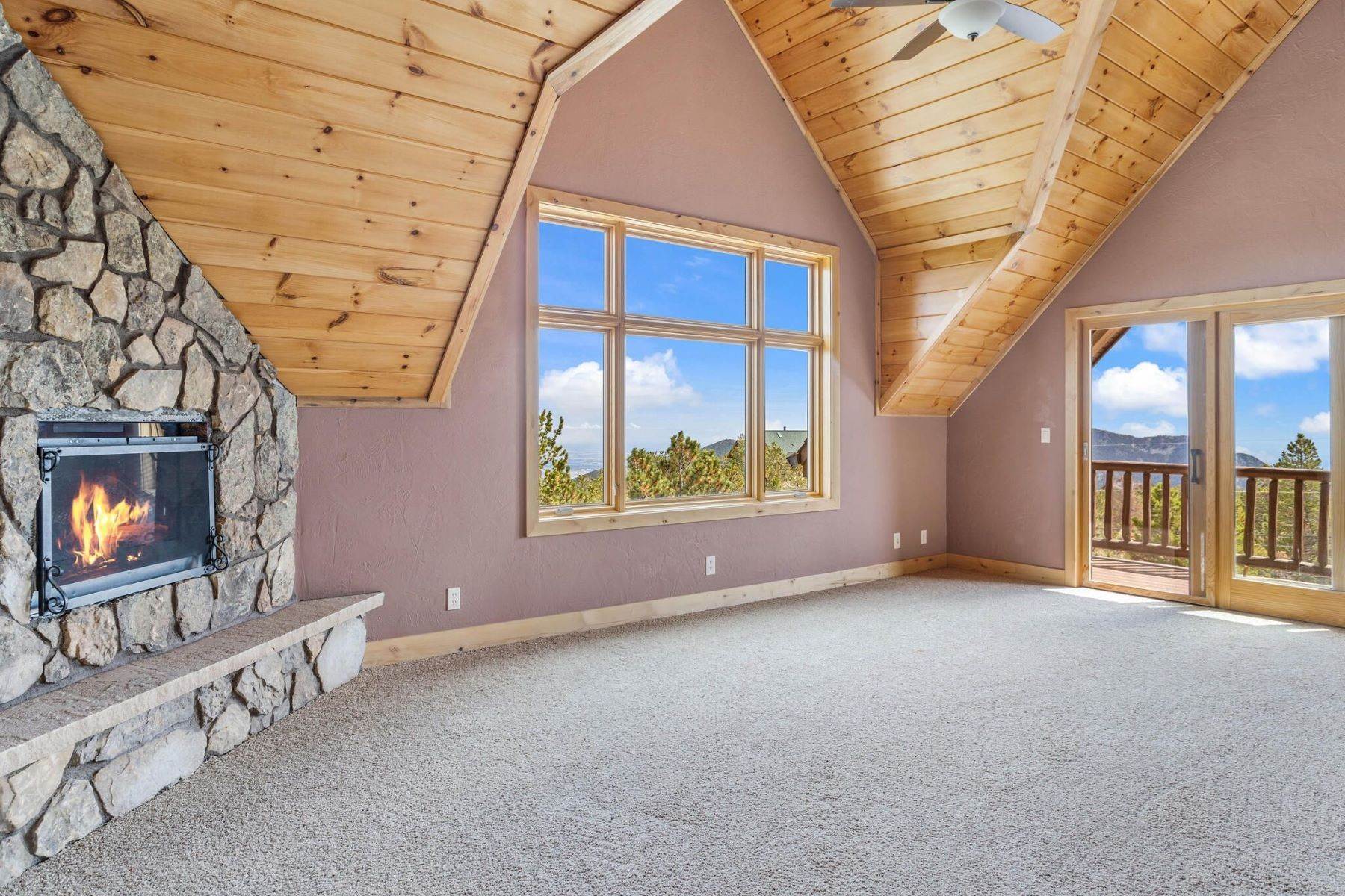 22. Single Family Homes для того Продажа на Tranquil Colorado Mountain Living at its Finest 11561 Shimley Road Golden, Колорадо 80403 Соединенные Штаты