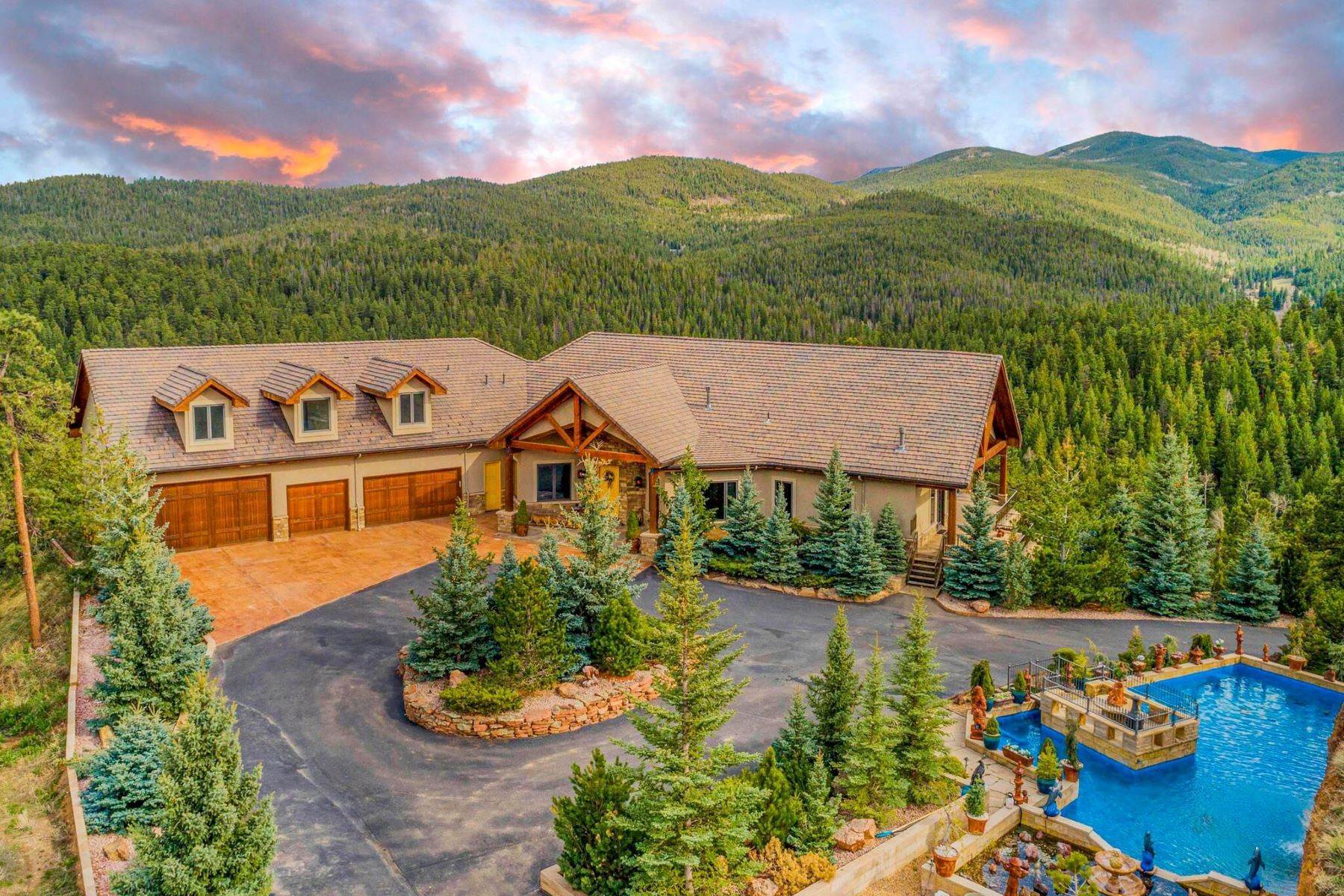 Single Family Homes для того Продажа на A Regal Home in Evergreen Sets the Standard in Mountain Home Luxury 577 Bear Meadow Trail Evergreen, Колорадо 80439 Соединенные Штаты