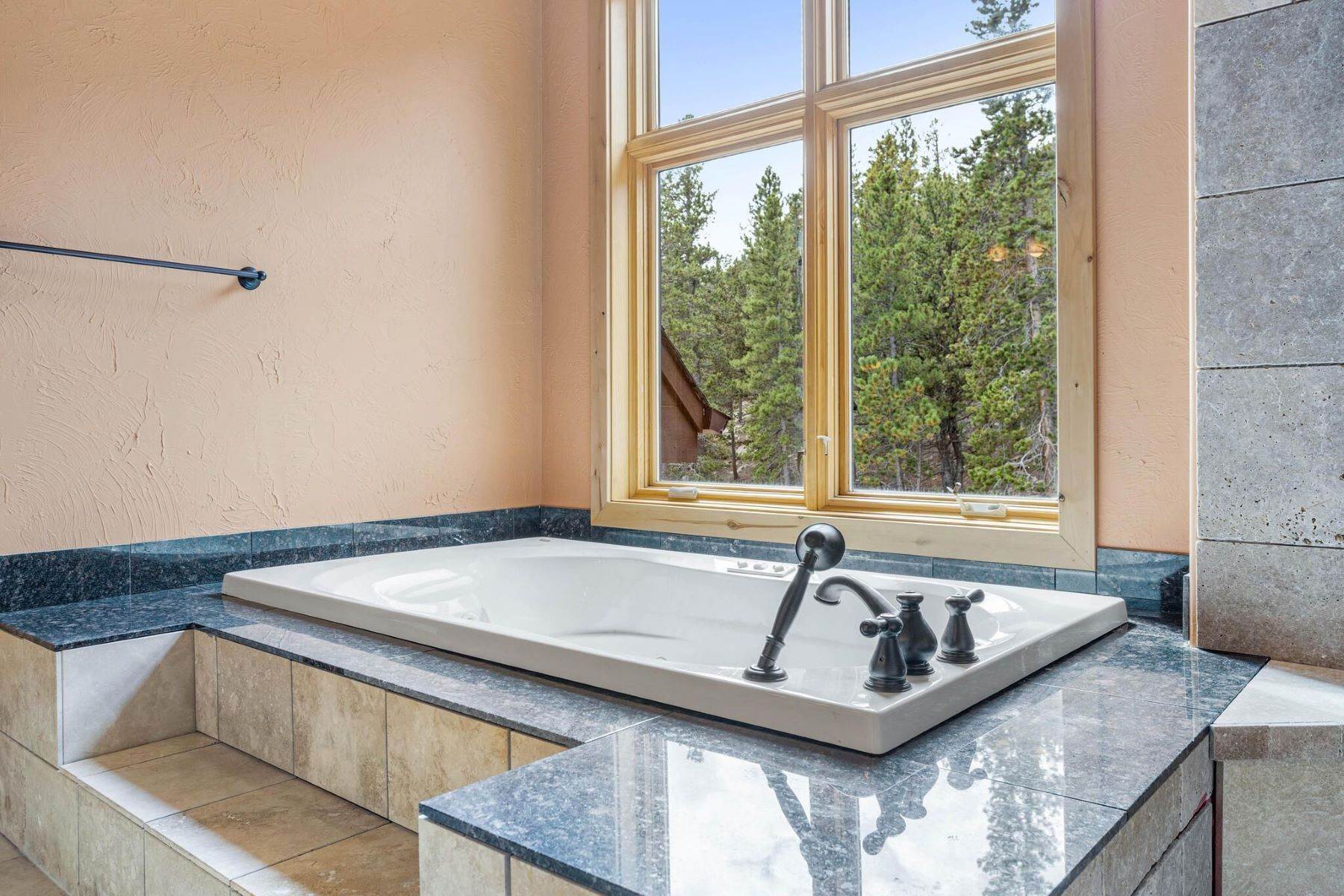 19. Single Family Homes для того Продажа на Tranquil Colorado Mountain Living at its Finest 11561 Shimley Road Golden, Колорадо 80403 Соединенные Штаты