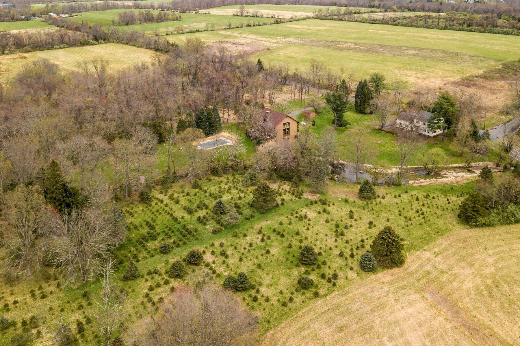 Single Family Homes для того Продажа на Farm Estate on 9.5 Acres with Endless Possibilities 900 Canal Road Princeton, Нью-Джерси 08540 Соединенные Штаты