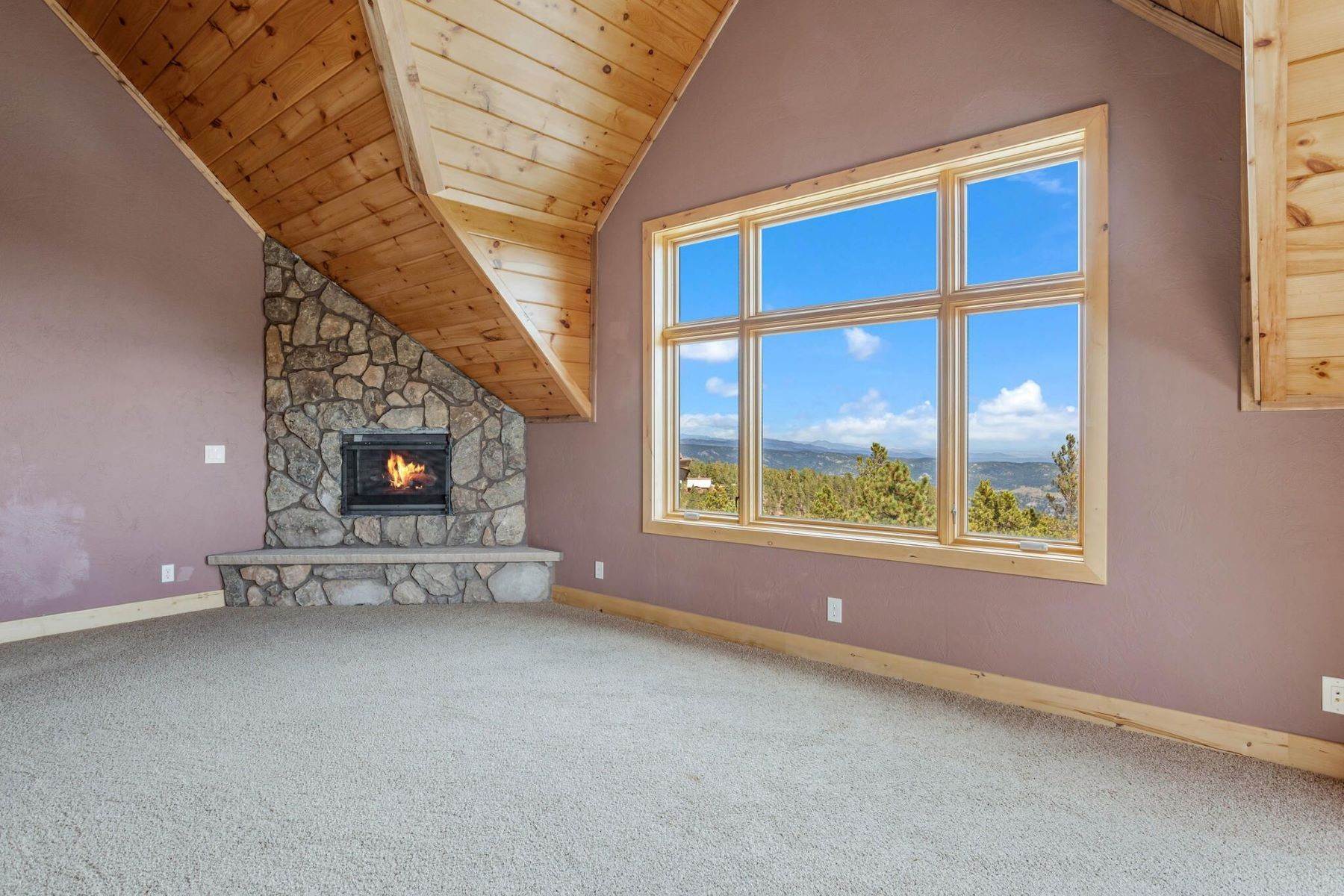 21. Single Family Homes для того Продажа на Tranquil Colorado Mountain Living at its Finest 11561 Shimley Road Golden, Колорадо 80403 Соединенные Штаты